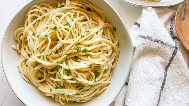 How To Make Creamy Garlic Butter Pasta Sauce - Foodie&Tours